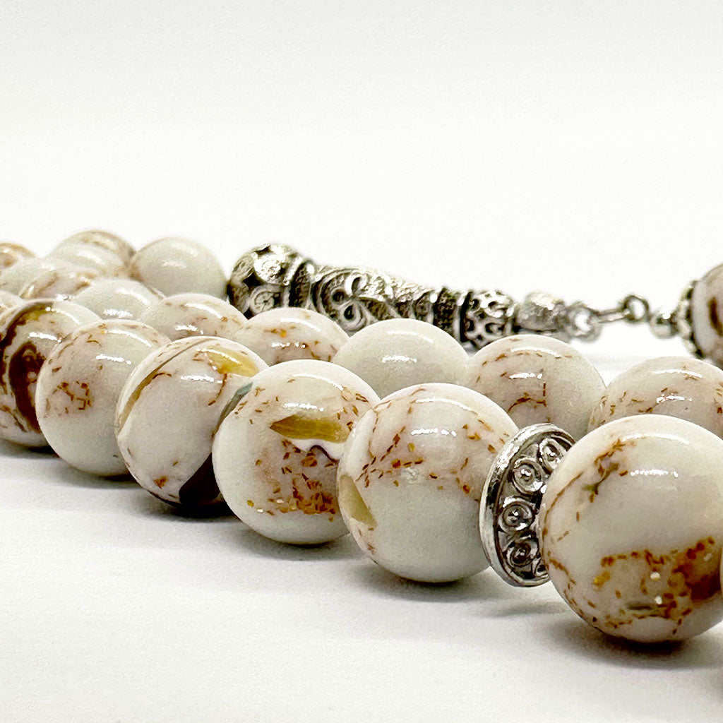 White turquoise with mother-of-pearl, 10mm, 33 beads